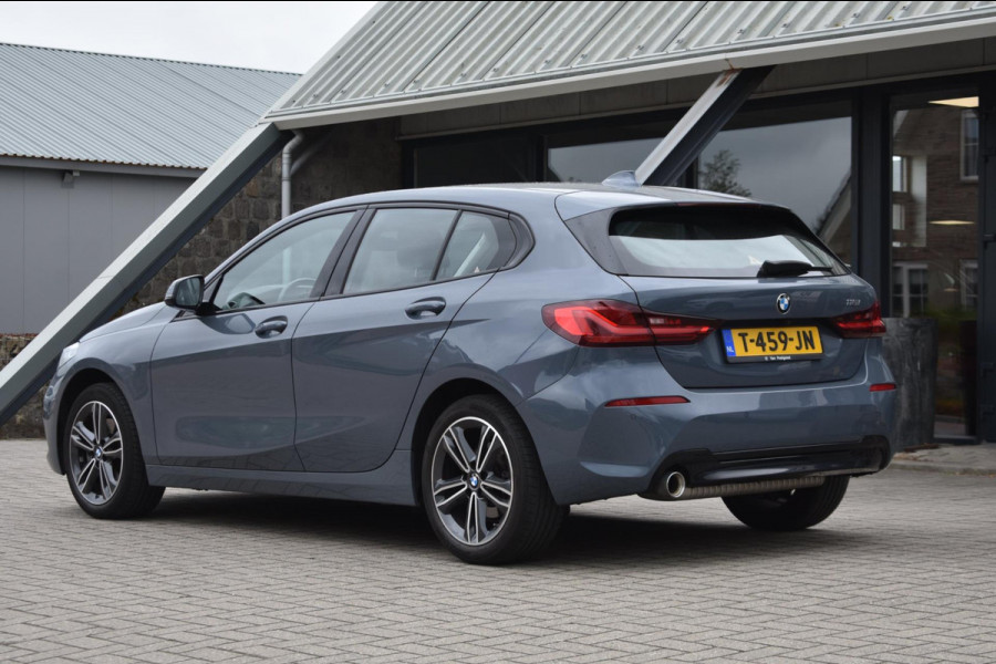 BMW 1-serie 116i Sportline | CAMERA | APPLE CARPLAY | ANDROID AUTO | NAP | DEALER ONDERHOUDEN
