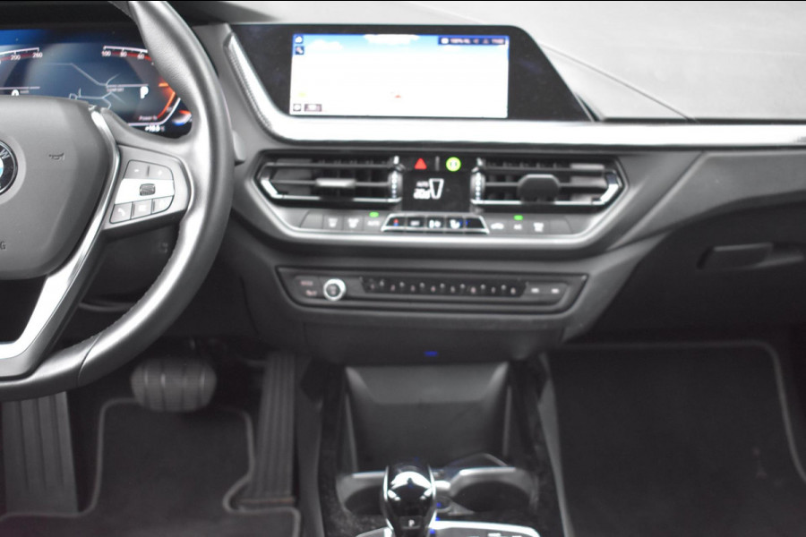 BMW 1-serie 116i Sportline | CAMERA | APPLE CARPLAY | ANDROID AUTO | NAP | DEALER ONDERHOUDEN
