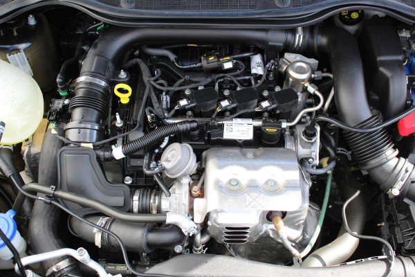 Ford Fiesta 1.0-100pk EcoBoost ST-Line. Luxe en sportieve Fiesta ! Stoel-, stuur- en voorraamverwarming, keyless entry/keyless go, adaptive cruise cntrl, volautm. airco, camera, parkeersensoren v+a, navigatie by Apple/Android, LM wln, lane assist, LED verlic
