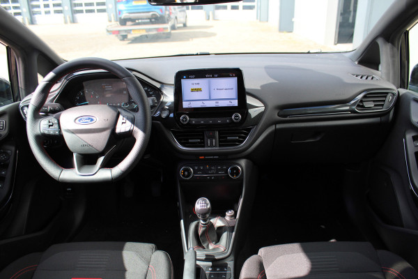 Ford Fiesta 1.0-100pk EcoBoost ST-Line. Luxe en sportieve Fiesta ! Stoel-, stuur- en voorraamverwarming, keyless entry/keyless go, adaptive cruise cntrl, volautm. airco, camera, parkeersensoren v+a, navigatie by Apple/Android, LM wln, lane assist, LED verlic