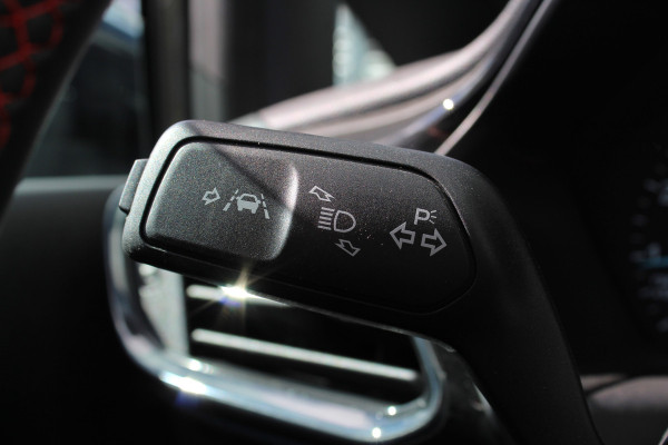 Ford Fiesta 1.0-100pk EcoBoost ST-Line. Luxe en sportieve Fiesta ! Stoel-, stuur- en voorraamverwarming, keyless entry/keyless go, adaptive cruise cntrl, volautm. airco, camera, parkeersensoren v+a, navigatie by Apple/Android, LM wln, lane assist, LED verlic