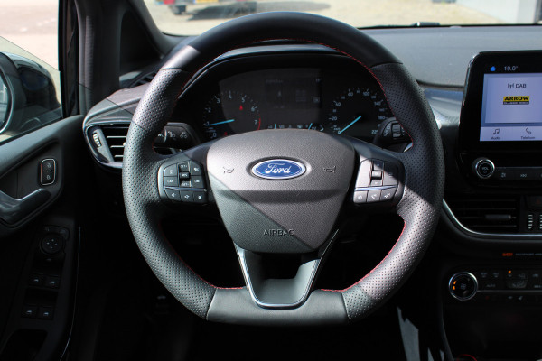 Ford Fiesta 1.0-100pk EcoBoost ST-Line. Luxe en sportieve Fiesta ! Stoel-, stuur- en voorraamverwarming, keyless entry/keyless go, adaptive cruise cntrl, volautm. airco, camera, parkeersensoren v+a, navigatie by Apple/Android, LM wln, lane assist, LED verlic