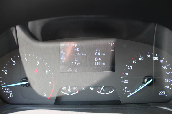 Ford Fiesta 1.0-100pk EcoBoost ST-Line. Luxe en sportieve Fiesta ! Stoel-, stuur- en voorraamverwarming, keyless entry/keyless go, adaptive cruise cntrl, volautm. airco, camera, parkeersensoren v+a, navigatie by Apple/Android, LM wln, lane assist, LED verlic