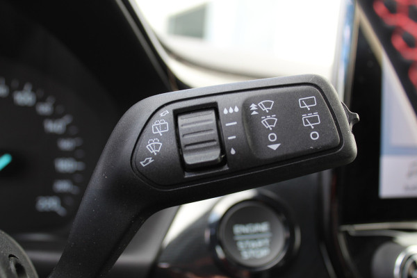 Ford Fiesta 1.0-100pk EcoBoost ST-Line. Luxe en sportieve Fiesta ! Stoel-, stuur- en voorraamverwarming, keyless entry/keyless go, adaptive cruise cntrl, volautm. airco, camera, parkeersensoren v+a, navigatie by Apple/Android, LM wln, lane assist, LED verlic