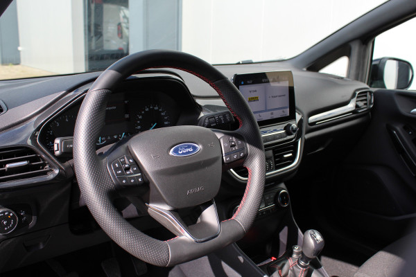 Ford Fiesta 1.0-100pk EcoBoost ST-Line. Luxe en sportieve Fiesta ! Stoel-, stuur- en voorraamverwarming, keyless entry/keyless go, adaptive cruise cntrl, volautm. airco, camera, parkeersensoren v+a, navigatie by Apple/Android, LM wln, lane assist, LED verlic