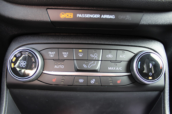 Ford Fiesta 1.0-100pk EcoBoost ST-Line. Luxe en sportieve Fiesta ! Stoel-, stuur- en voorraamverwarming, keyless entry/keyless go, adaptive cruise cntrl, volautm. airco, camera, parkeersensoren v+a, navigatie by Apple/Android, LM wln, lane assist, LED verlic