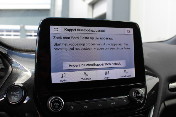 Ford Fiesta 1.0-100pk EcoBoost ST-Line. Luxe en sportieve Fiesta ! Stoel-, stuur- en voorraamverwarming, keyless entry/keyless go, adaptive cruise cntrl, volautm. airco, camera, parkeersensoren v+a, navigatie by Apple/Android, LM wln, lane assist, LED verlic