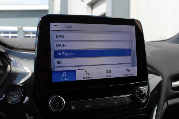 Ford Fiesta 1.0-100pk EcoBoost ST-Line. Luxe en sportieve Fiesta ! Stoel-, stuur- en voorraamverwarming, keyless entry/keyless go, adaptive cruise cntrl, volautm. airco, camera, parkeersensoren v+a, navigatie by Apple/Android, LM wln, lane assist, LED verlic