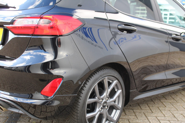 Ford Fiesta 1.0-100pk EcoBoost ST-Line. Luxe en sportieve Fiesta ! Stoel-, stuur- en voorraamverwarming, keyless entry/keyless go, adaptive cruise cntrl, volautm. airco, camera, parkeersensoren v+a, navigatie by Apple/Android, LM wln, lane assist, LED verlic