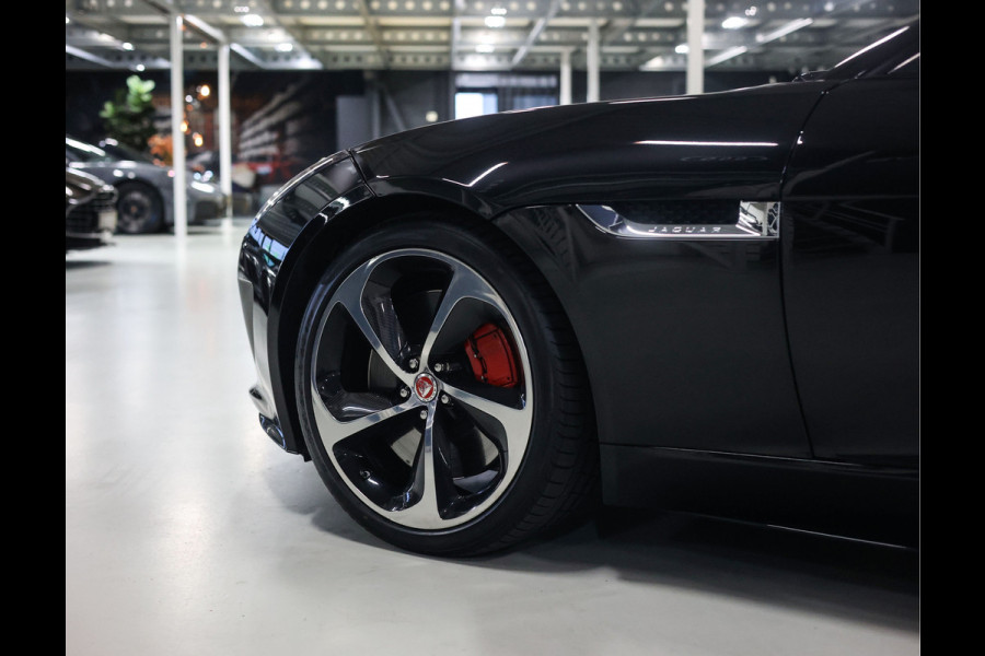 Jaguar F-Type 5.0 V8 R Convertible AWD | Historie - Camera