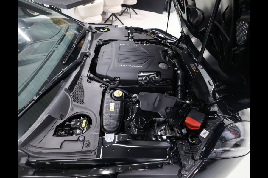Jaguar F-Type 5.0 V8 R Convertible AWD | Historie - Camera