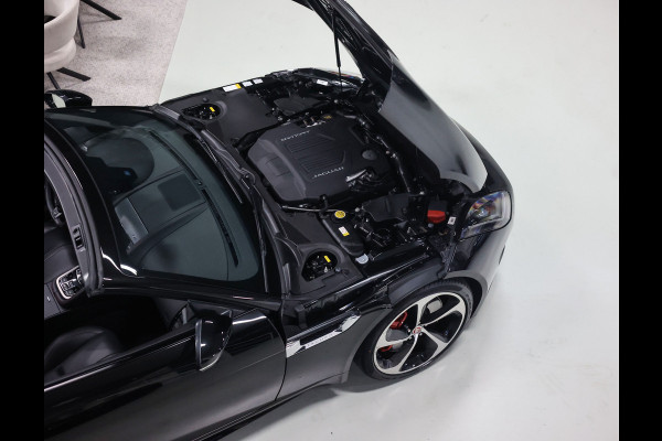 Jaguar F-Type 5.0 V8 R Convertible AWD | Historie - Camera
