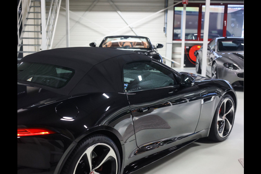 Jaguar F-Type 5.0 V8 R Convertible AWD | Historie - Camera
