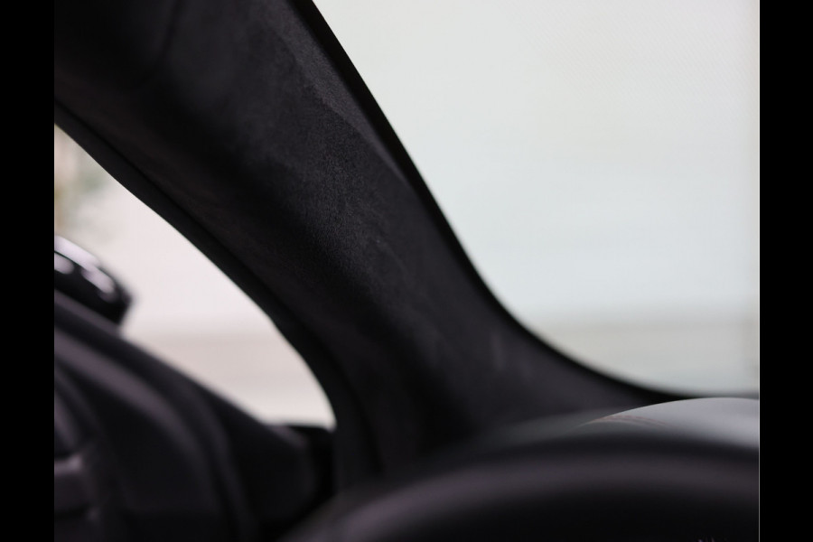 Jaguar F-Type 5.0 V8 R Convertible AWD | Historie - Camera