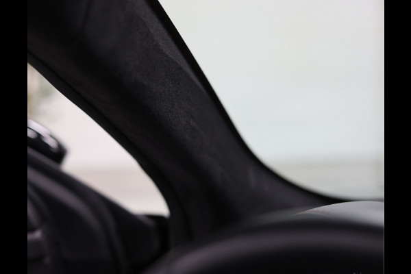 Jaguar F-Type 5.0 V8 R Convertible AWD | Historie - Camera