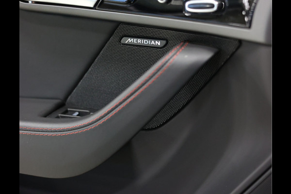 Jaguar F-Type 5.0 V8 R Convertible AWD | Historie - Camera