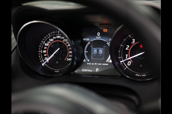 Jaguar F-Type 5.0 V8 R Convertible AWD | Historie - Camera