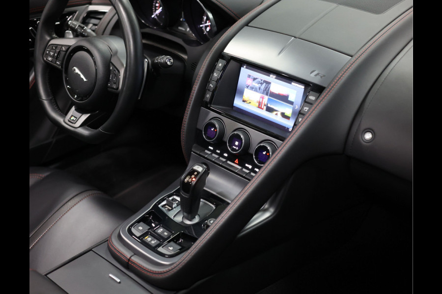 Jaguar F-Type 5.0 V8 R Convertible AWD | Historie - Camera