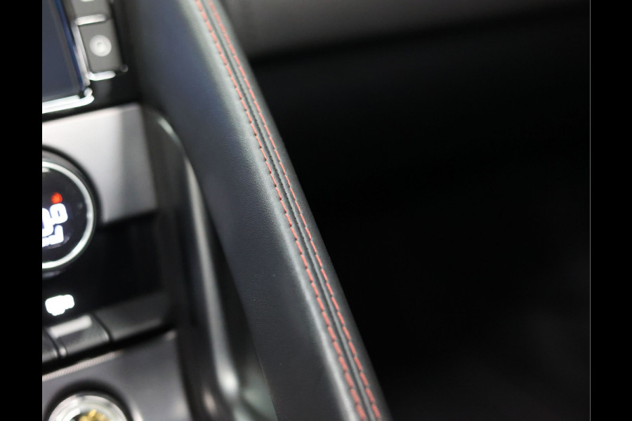 Jaguar F-Type 5.0 V8 R Convertible AWD | Historie - Camera