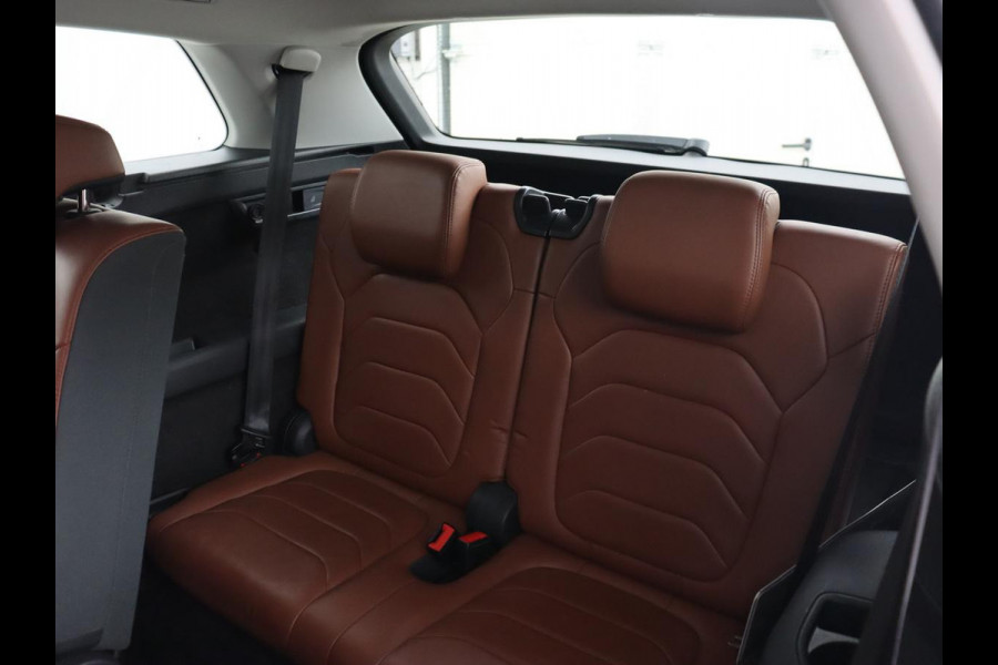 Škoda Kodiaq 1.5 TSI Business Edition 7-persoons | Leder | Trekhaak | Stoelverwarming | Carplay | Camera | Full LED | Navigatie | Canton Sound | Climate control