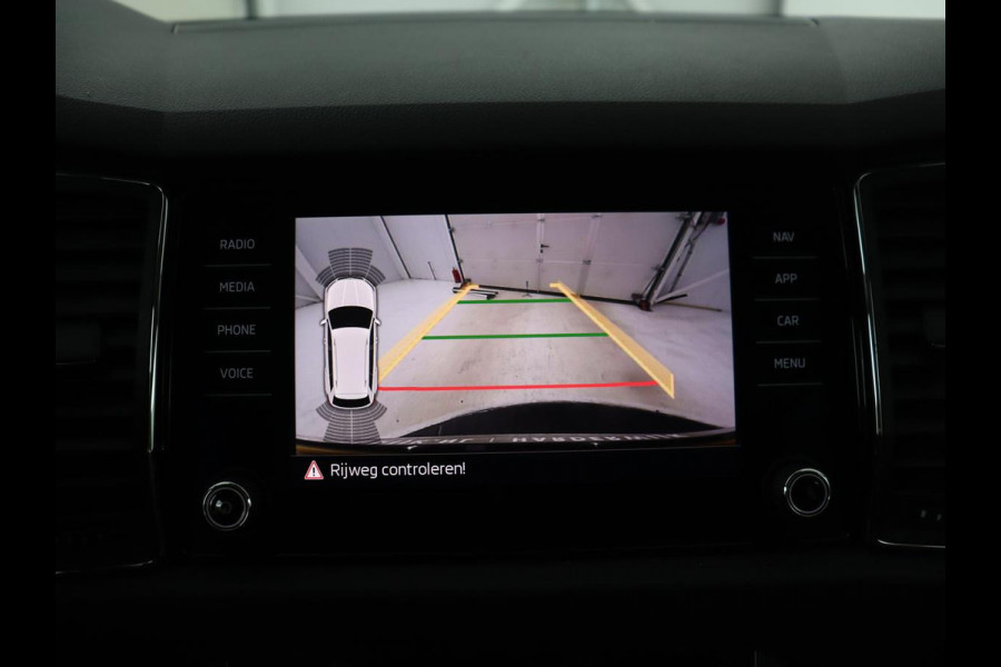 Škoda Kodiaq 1.5 TSI Business Edition 7-persoons | Leder | Trekhaak | Stoelverwarming | Carplay | Camera | Full LED | Navigatie | Canton Sound | Climate control
