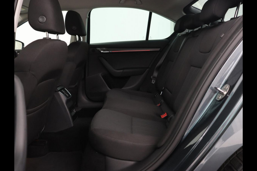Škoda Octavia 1.0 TSI Style | Stoelverwarming | Trekhaak | Adaptive cruise | Carplay | Park Assist | Keyless | Full LED | Navigatie | Canton Sound | Climate control