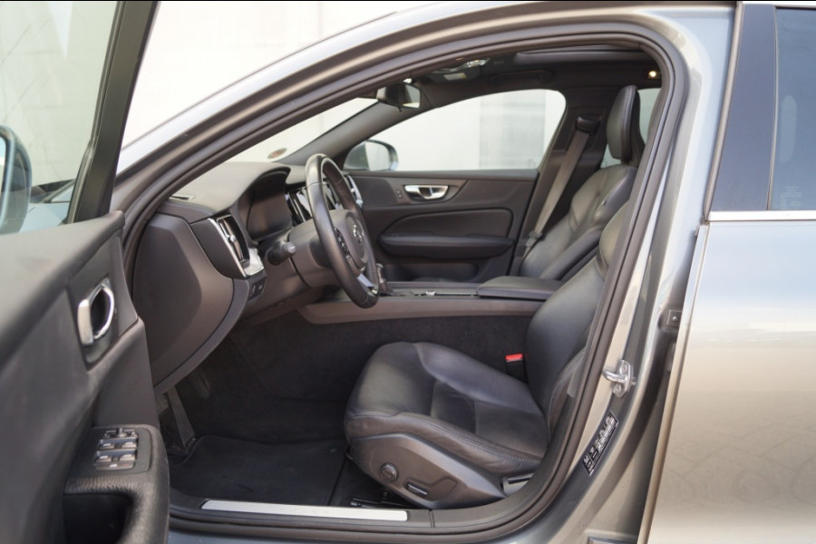 Volvo V60 2.0 T5 250pk Automaat Momentum -PANO-LEER-CAM-