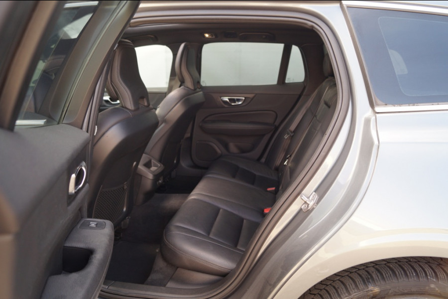 Volvo V60 2.0 T5 250pk Automaat Momentum -PANO-LEER-CAM-
