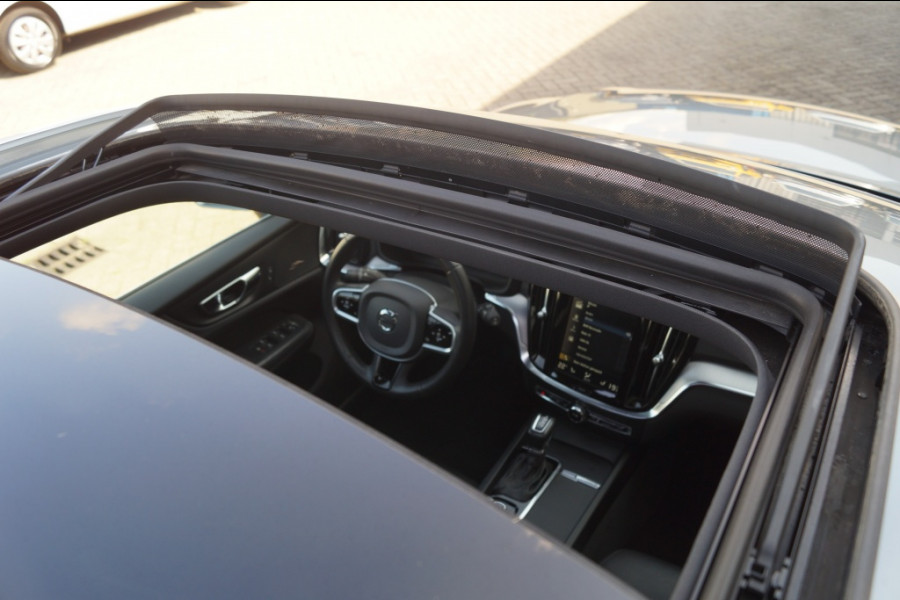 Volvo V60 2.0 T5 250pk Automaat Momentum -PANO-LEER-CAM-