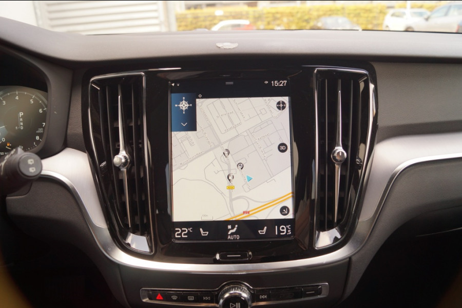 Volvo V60 2.0 T5 250pk Automaat Momentum -PANO-LEER-CAM-