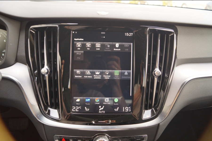 Volvo V60 2.0 T5 250pk Automaat Momentum -PANO-LEER-CAM-