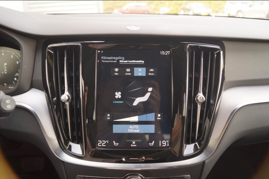 Volvo V60 2.0 T5 250pk Automaat Momentum -PANO-LEER-CAM-