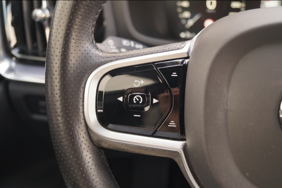 Volvo V60 2.0 T5 250pk Automaat Momentum -PANO-LEER-CAM-