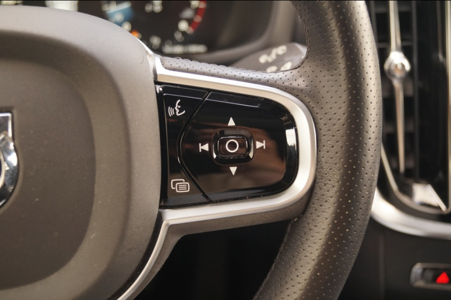 Volvo V60 2.0 T5 250pk Automaat Momentum -PANO-LEER-CAM-