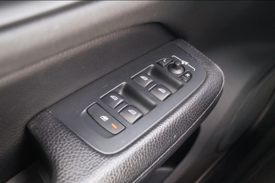 Volvo V60 2.0 T5 250pk Automaat Momentum -PANO-LEER-CAM-