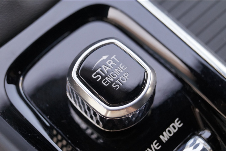 Volvo V60 2.0 T5 250pk Automaat Momentum -PANO-LEER-CAM-