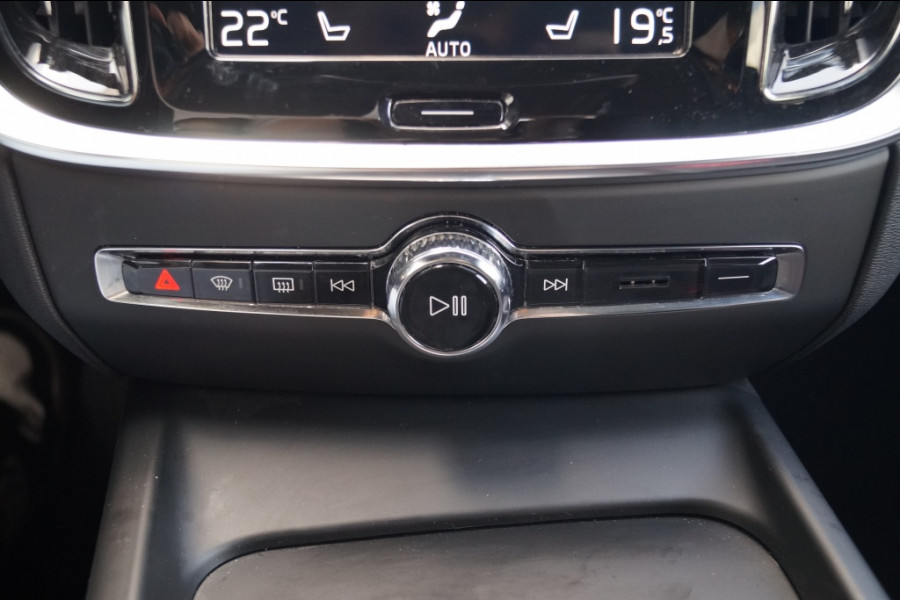 Volvo V60 2.0 T5 250pk Automaat Momentum -PANO-LEER-CAM-