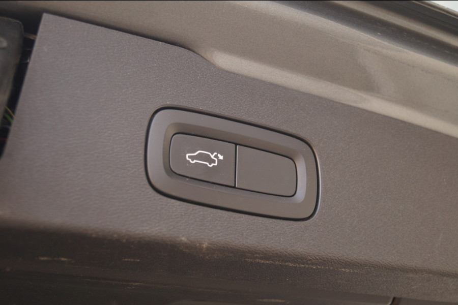 Volvo V60 2.0 T5 250pk Automaat Momentum -PANO-LEER-CAM-