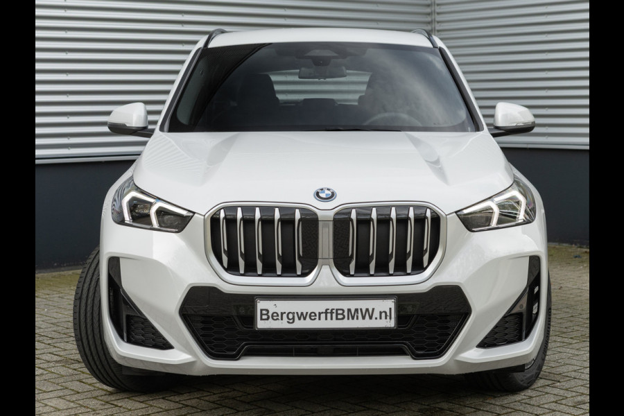 BMW X1 xDrive25e M-Sport - Active Cruise Control - Camera - Stoelverwarming