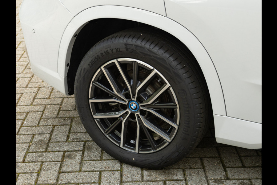BMW X1 xDrive25e M-Sport - Active Cruise Control - Camera - Stoelverwarming