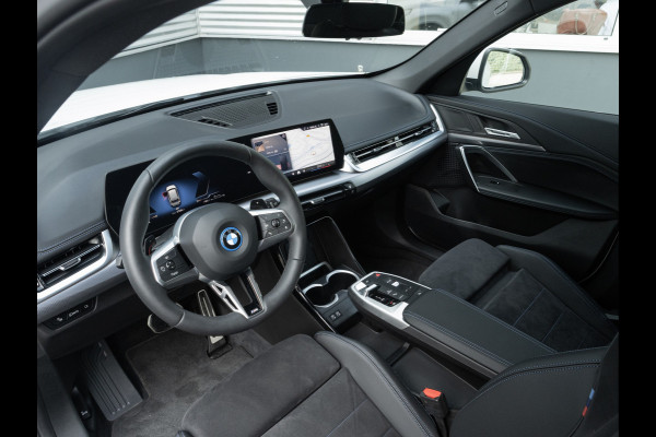 BMW X1 xDrive25e M-Sport - Active Cruise Control - Camera - Stoelverwarming