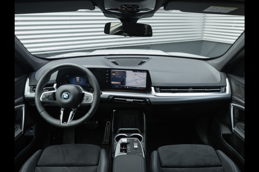 BMW X1 xDrive25e M-Sport - Active Cruise Control - Camera - Stoelverwarming