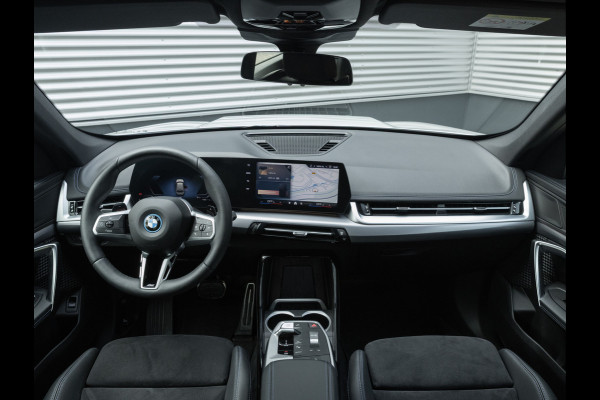 BMW X1 xDrive25e M-Sport - Active Cruise Control - Camera - Stoelverwarming