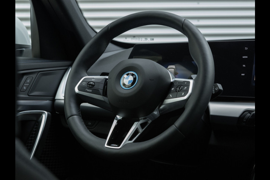 BMW X1 xDrive25e M-Sport - Active Cruise Control - Camera - Stoelverwarming