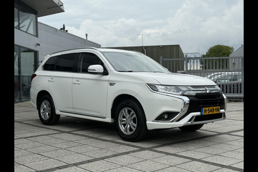 Mitsubishi Outlander 2.4 PHEV Pure | Camera | Carplay | Stoelverwarming |