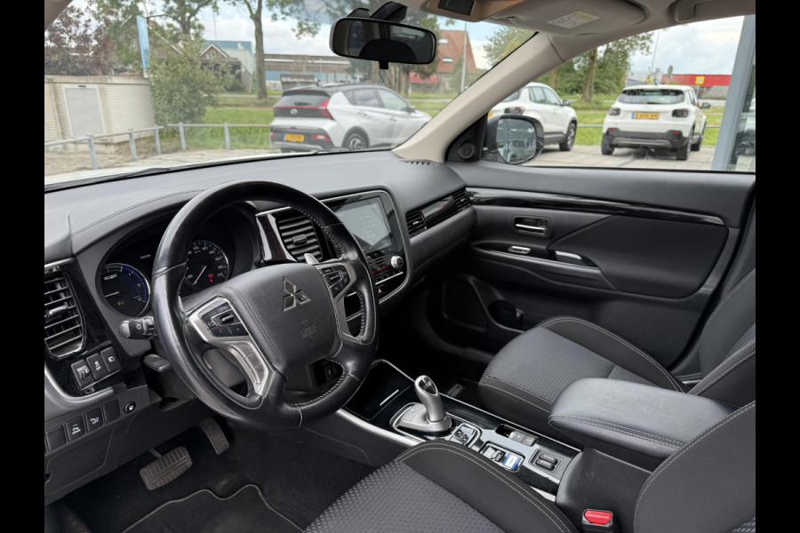 Mitsubishi Outlander 2.4 PHEV Pure | Camera | Carplay | Stoelverwarming |