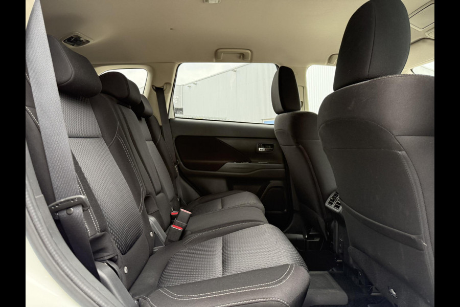 Mitsubishi Outlander 2.4 PHEV Pure | Camera | Carplay | Stoelverwarming |