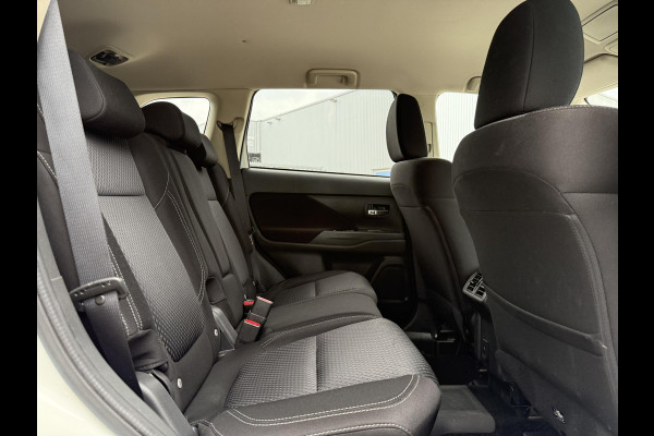Mitsubishi Outlander 2.4 PHEV Pure | Camera | Carplay | Stoelverwarming |