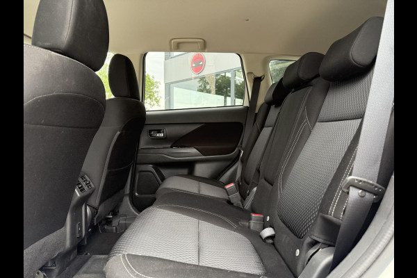 Mitsubishi Outlander 2.4 PHEV Pure | Camera | Carplay | Stoelverwarming |