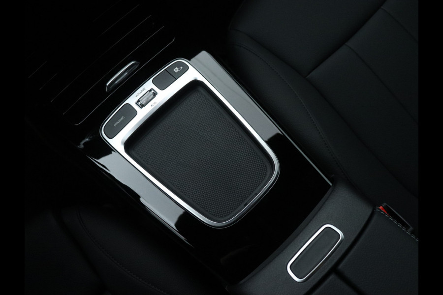 Mercedes-Benz A-Klasse 250 e Star Edition | Nightpakket | Dodehoekassistent | Parkeerpakket met achteruitrijcamera | Extra USB-poorten | KEYLESS GO | Sfeerverlichting | Verwarmde stoelen vooraan |